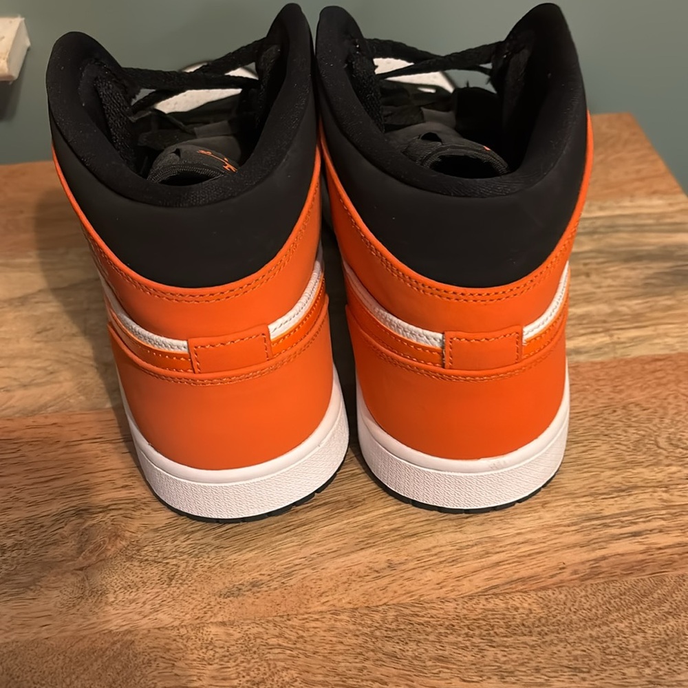 Nike Air Jordan 1 Mid
NWOB - Picture 3 of 8